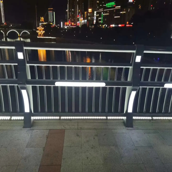 燈光護欄