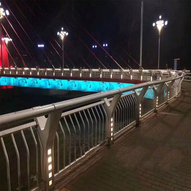 燈光護欄