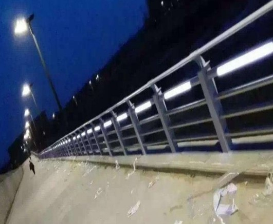 燈光護欄