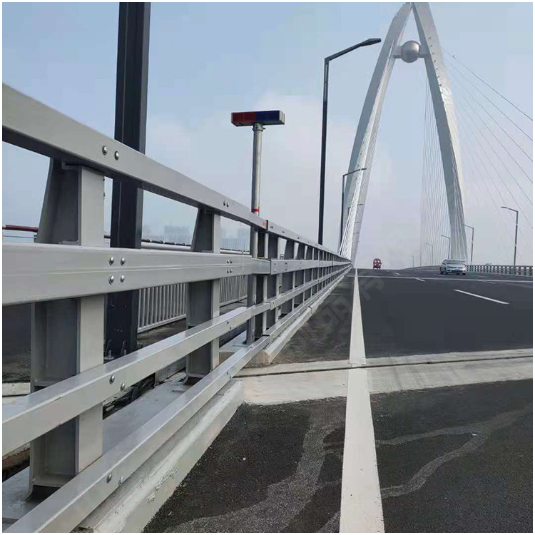 橋梁護欄